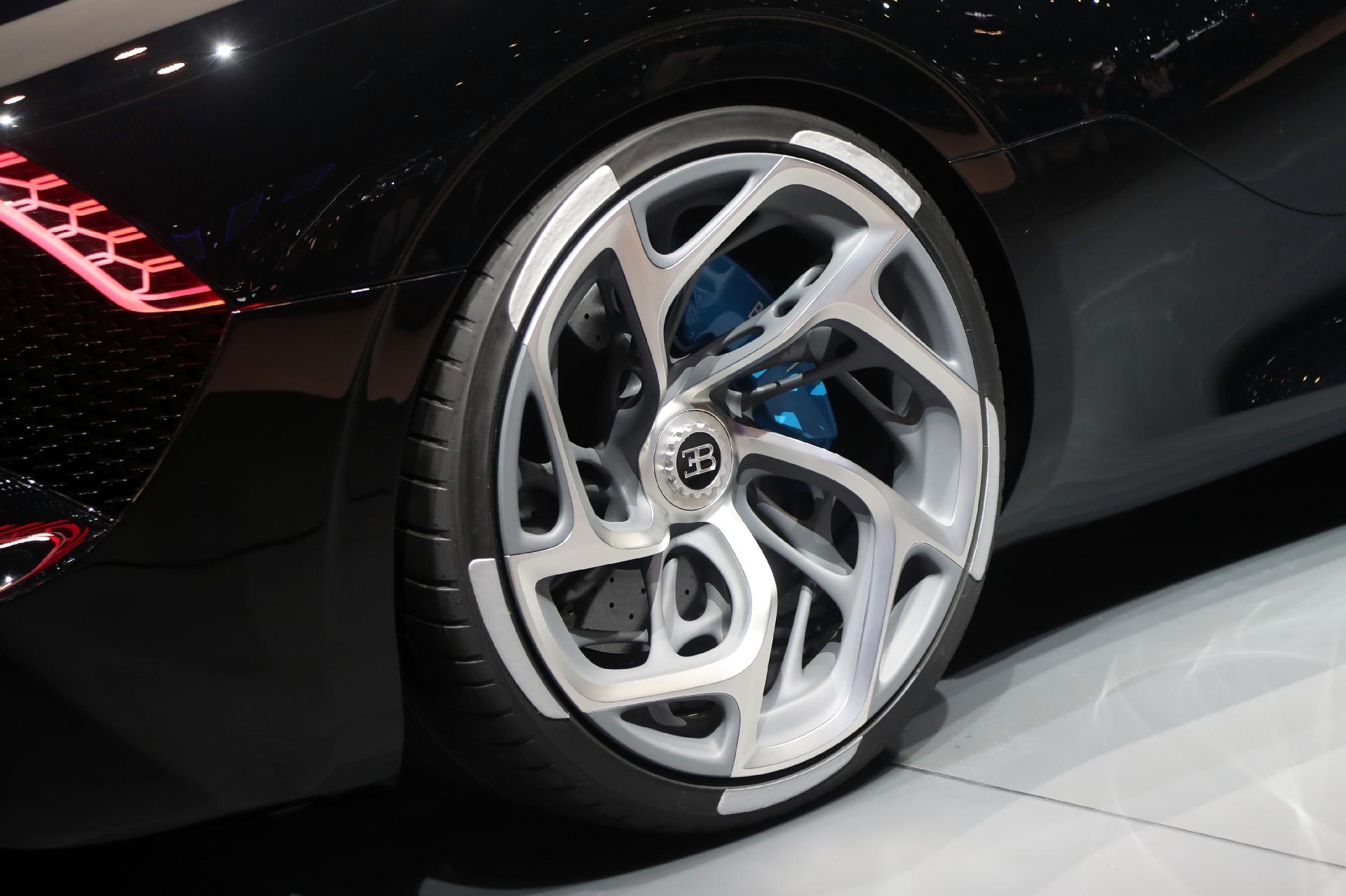 Roda do Bugatti La Voiture Noire - Newspress