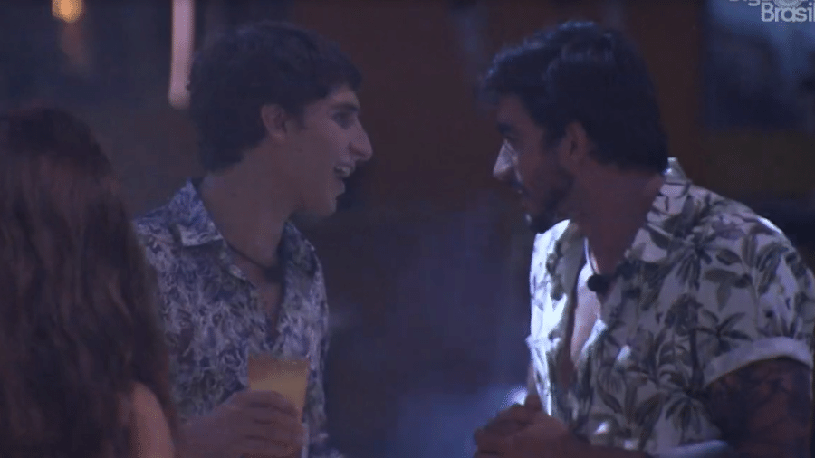 Guilherme e Felipe conversam durante festa do líder - Reprodução/Globoplay