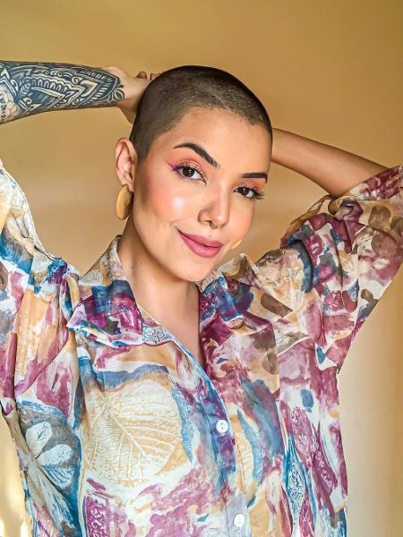 Carol acha a sensação de raspar a cabeça gostosa, mas se incomoda com as opiniões não solicitadas - Reprodução / Instagram - Reprodução / Instagram