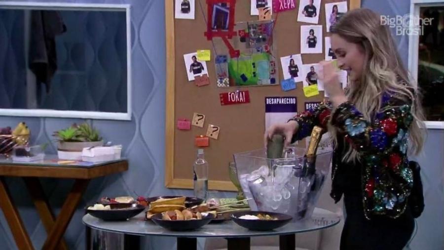 BBB 21: Carla recebe comida e champagne para acompanhar festa do líder - Repodução/ Globoplay