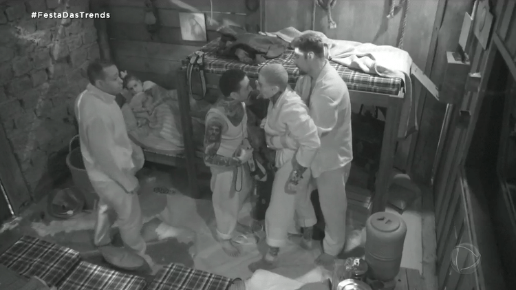 A Fazenda 2021: Nego do Borel discute com peões na baia - Reprodução/RecordTV - Reprodução/RecordTV