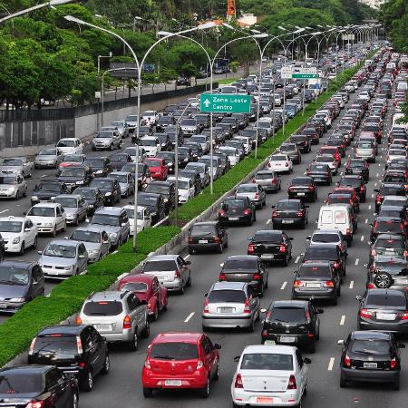 Trânsito pesado de veículos em São Paulo - Getty Images