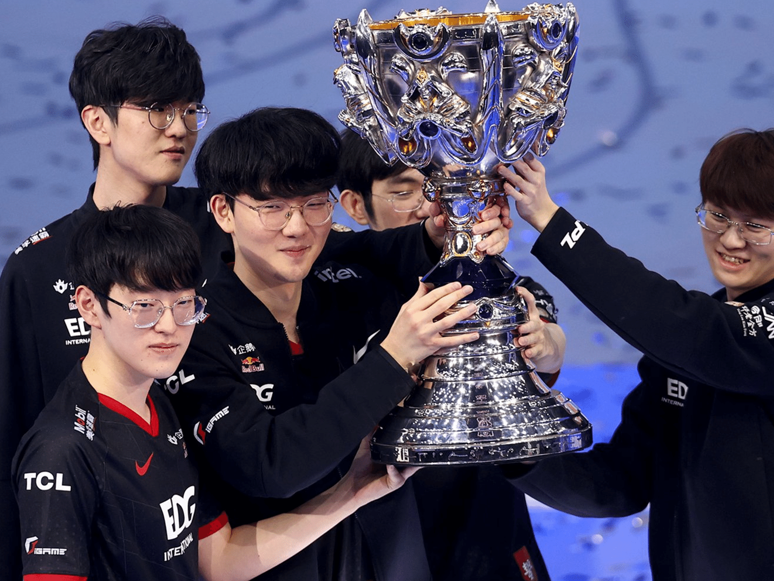 Equipe chinesa EDG conquista título mundial do League of Legends - Folha PE