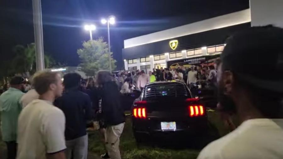 Mustang atinge pessoas em evento nos EUA - Reprodução