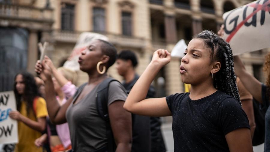 Entre as mulheres negras, há um sofrimento que é embasado nas opressões de raça, e o feminismo branco hegemônico exclui essa questão - Getty Images
