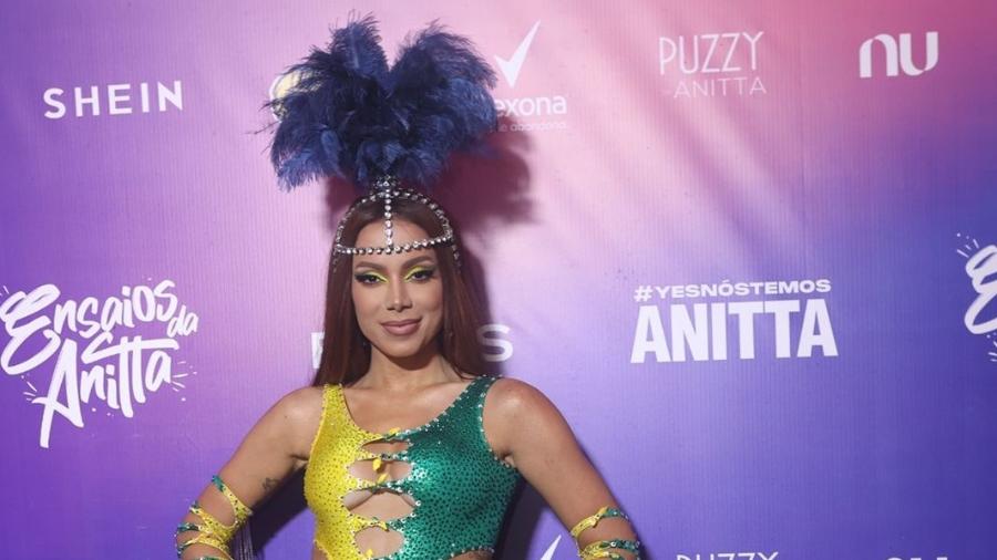 Anitta elege look com as cores da bandeira do Brasil para show no Rio - Reginaldo Pimenta