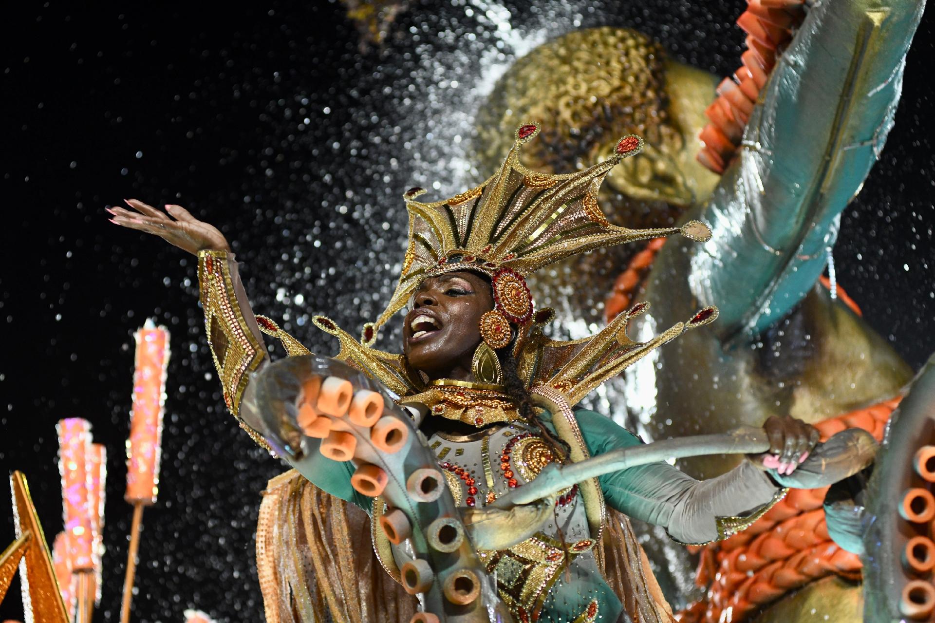 Viradouro no Desfile das Campeãs - Lucas Landau/UOL
