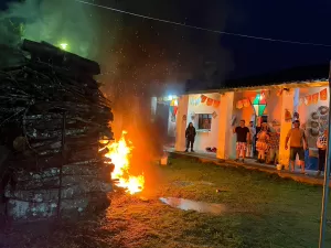 Tradição: Nordeste rural celebra São João em volta da fogueira
