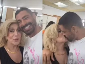 Cauã Reymond aparece dando selinho em Susana Vieira 