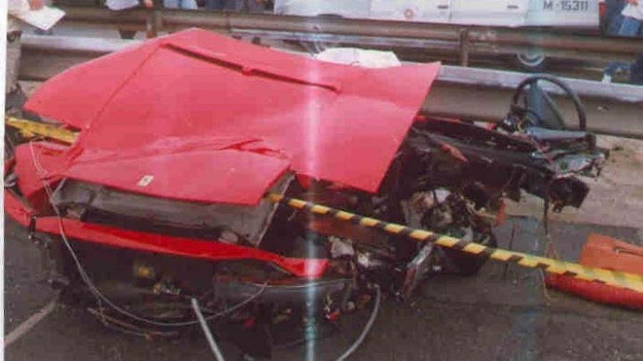 Ferrari estava em altíssima velocidade e foi completamente destruída Ferrari estava em altíssima velocidade e foi completamente destruída