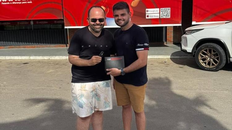 Valécio Granjeiro (esq.) e Alisson Sávio celebraram o negócio em suas redes sociais Valécio Granjeiro (esq.) e Alisson Sávio celebraram o negócio em suas redes sociais