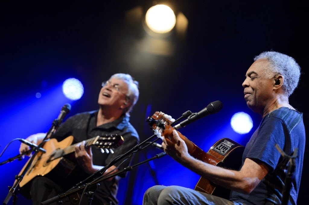 15.jul.2015 - Caetano Veloso e Gilberto apresentam o show "Dois Amigos, Um Século de Música" no 49º festival de Jazz de Montreux, na Suíça - Laurent Gillieron/EFE/EPA