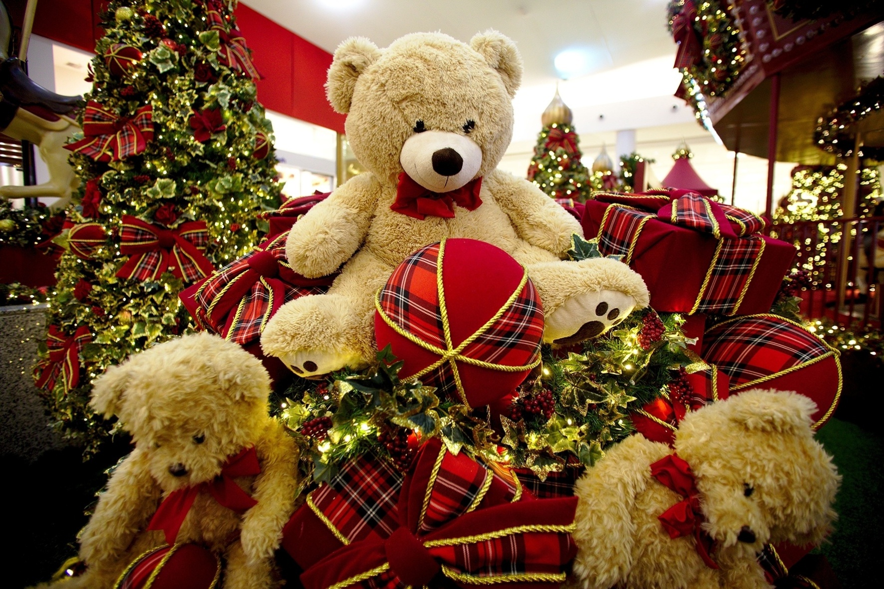 Ursos da decoração do Shopping Center Norte, assinada por Cecilia Dale. O atendimento do Papai Noel vai até 24 de dezembro. Onde: Travessa Casalbuono, 120, Vila Guilherme. Mais informações: http://centernorte.com.br/ - Divulgação