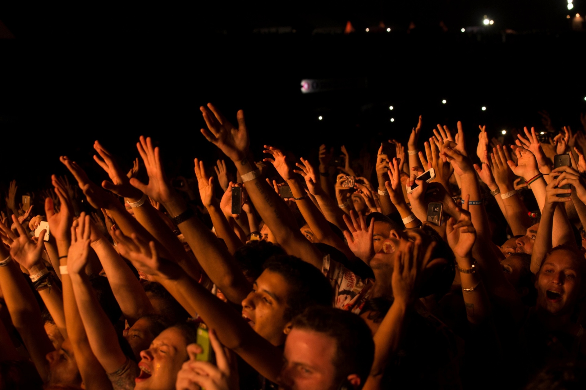 13.mar.2016 - Vista geral do grande público que assistiu ao show do Florence + The Machine no segundo dia do Lollapalooza Brasil 2016 - Marcus Leoni/Folhapress