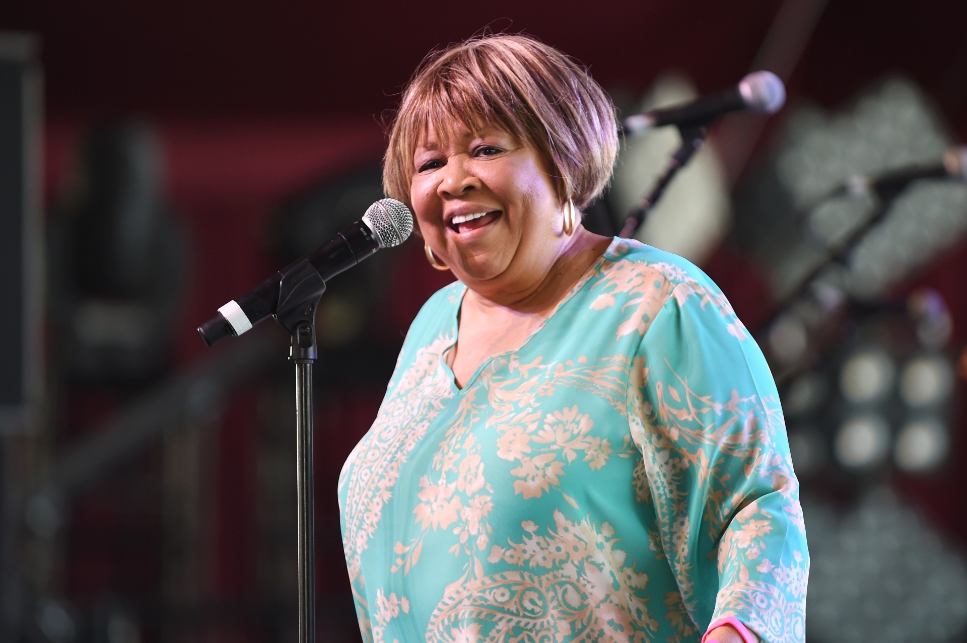 15.abr.2016 - A cantora de R&B Mavis Staples se apresenta no primeiro dia do Coachella Festival 2016, em Indio, Califórnia - Getty Images