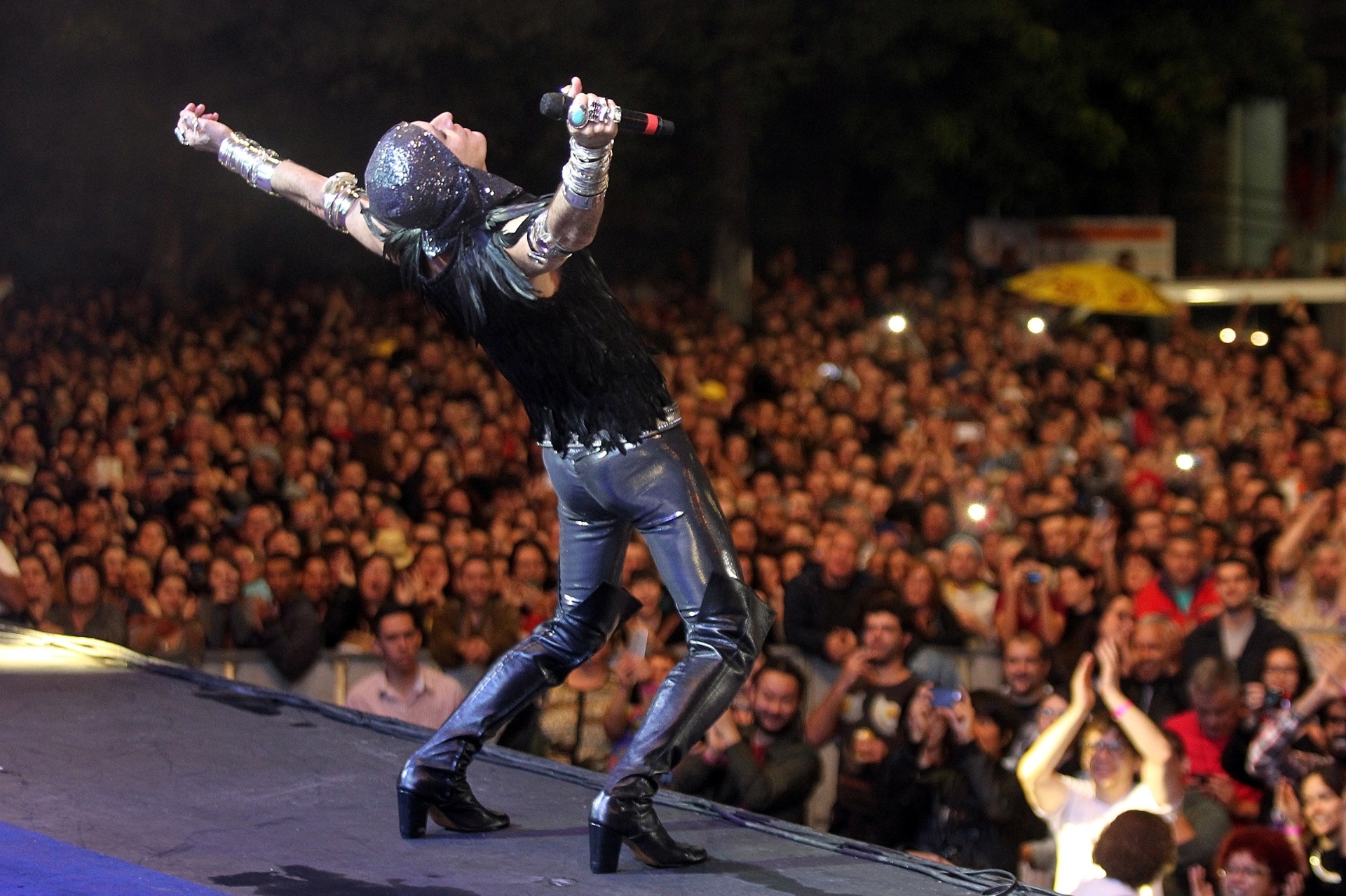 21.mai.2016 - Público lota palco Júlio Prestes para assistir ao show do cantor Ney Matogrosso na Virada Cultural - Sérgio Castro/Estadão Conteúdo