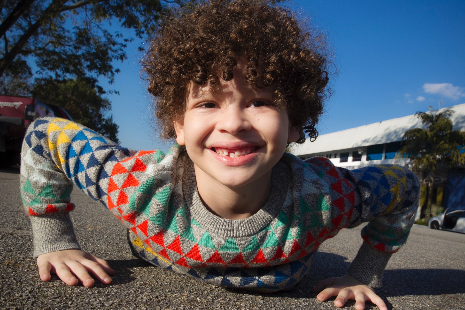 Issac do Vine, 7 anos, semialfabetizado e um livro no currículo - Lucas Lima/UOL