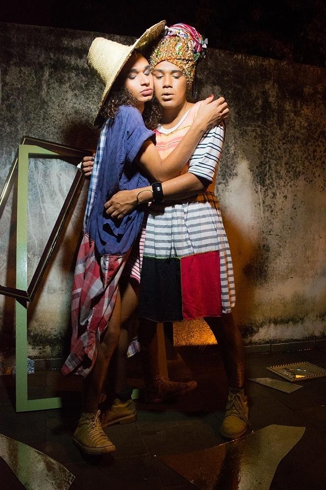 "Lixo é consumível! O mundo já tem tanto, que você sequer precisa comprar material para fabricar. A gente não precisa comprar tudo novo o tempo inteiro", conta Vicente Perrotta - Rafael Kennedy e Carlos Poblete/Bapho Produções/Divulgação