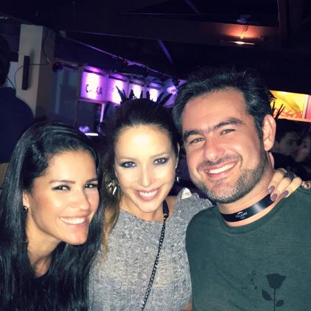 Arthur Aguiar aparece beijando uma garota ao fundo de uma foto de Thierry Figueira - Divulgação/Villa Mix - Divulgação/Villa Mix