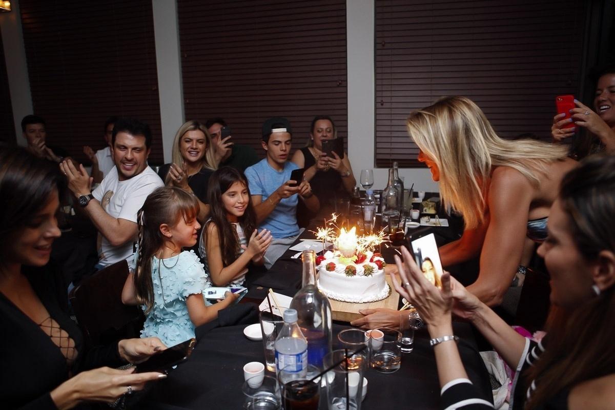 Ticiane Pinheiro faz festa surpresa para a filha Rafaella em inauguração da academia de Ronaldo na Flórida - Leo Mayrink/Brazil News Internacional