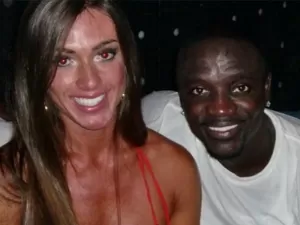 Prestes a vir ao Brasil, Akon relembra namoro com Nicole Bahls: 'Minha ex'