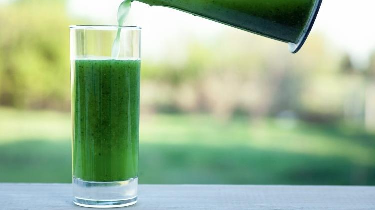 Suco verde com spirulina para dar disposição - iStock - iStock