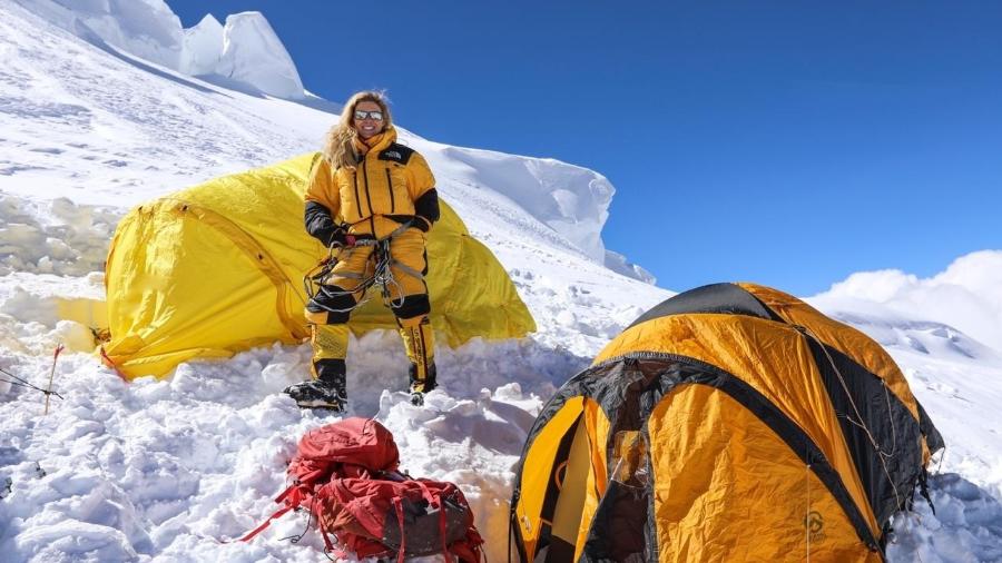 Karina Oliani à caminho do cume do monte K2, na fronteira entre o Paquistão e a China - Pitaya/Divulgação