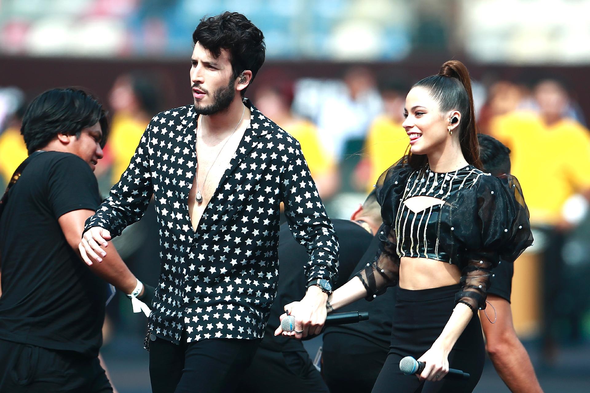 Sebastian Yatra e Tini também se apresentaram ao lado de Anitta na final da Libertadores - Daniel Apuy/Getty Images