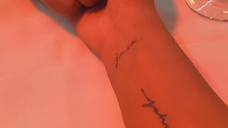 Chrissy Teigen exibiu tatuagem no Twitter - Reprodução/Twitter