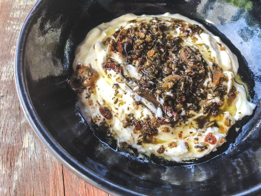 Aprenda um molho leve e picante para churrasco e assados 