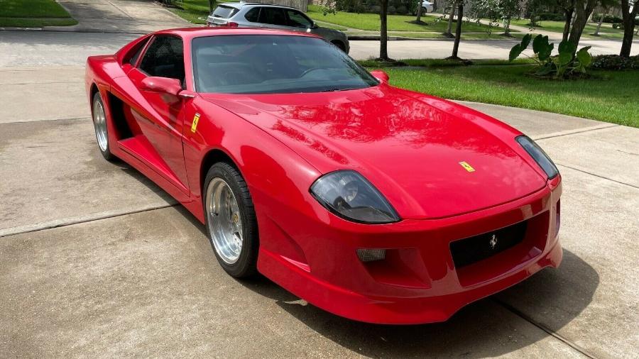 Chevrolet Camaro 1985 com "kit de Ferrari" - Divulgação