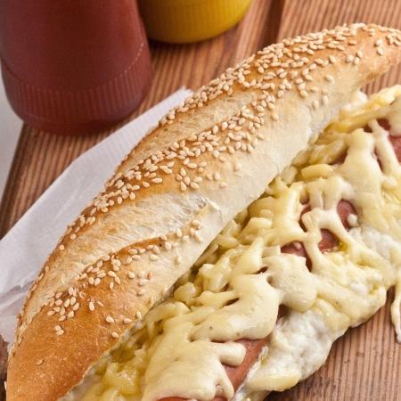 Francês Estilo Coreano França Milho Cachorro Gamja Hotdog Vestida No Prato.  Horizontal Foto de Stock - Imagem de gourmet, frite: 265033826