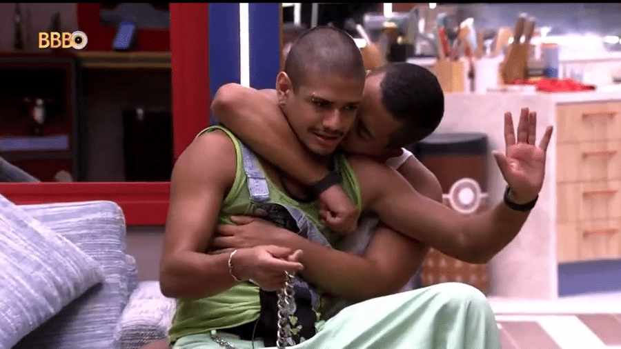 BBB 23: Bruno agarra Gabriel Santana, que reage - Reprodução/Globoplay