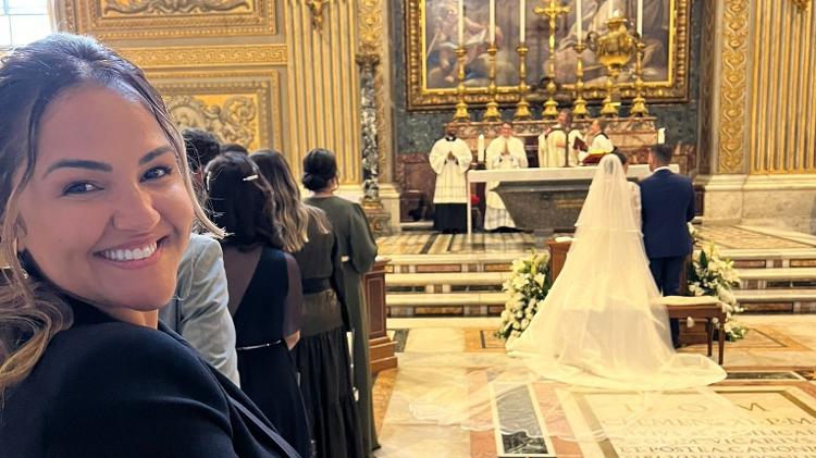 Ketlen acompanhando um casamento no Vaticano