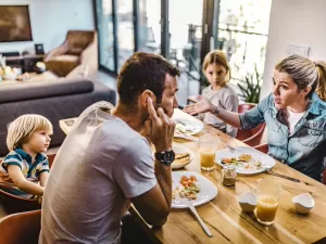 Como lidar com a chegada da temida crise no casamento após os filhos?