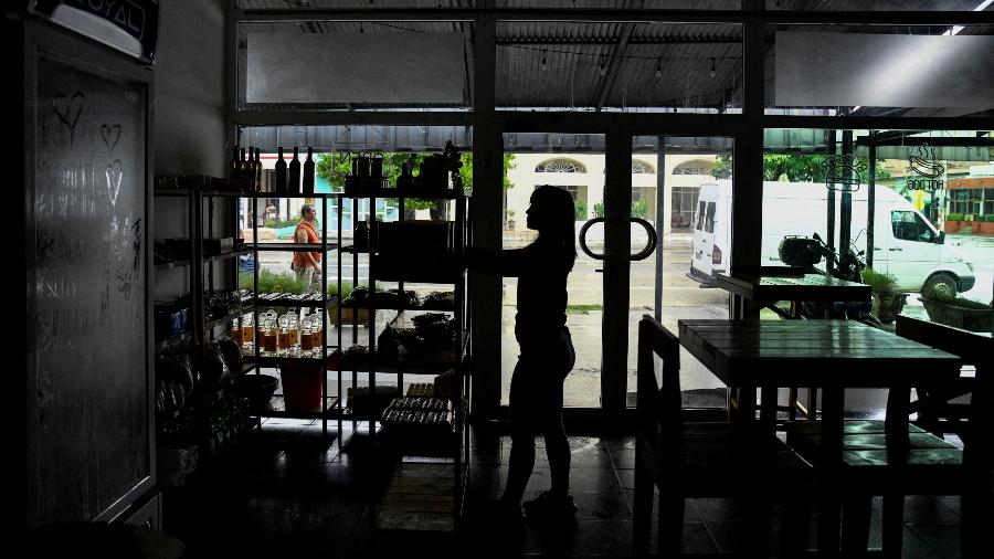 Restaurante de Cuba sem luz -  REUTERS/Norlys Perez