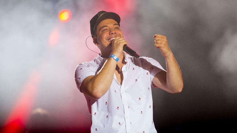 Wesley Safadão cantou hits em palco montado sobre o gramado do Maracanã - Douglas Shineidr/UOL