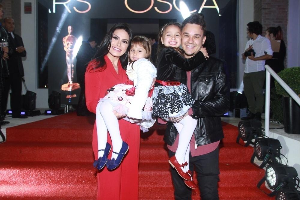 Natália Guimarães e o ex-KLB Leandro com as gêmas Maya e Kiara estiveram na festa de Maria, em Moema, SP - Amauri Nehn/Brazil News