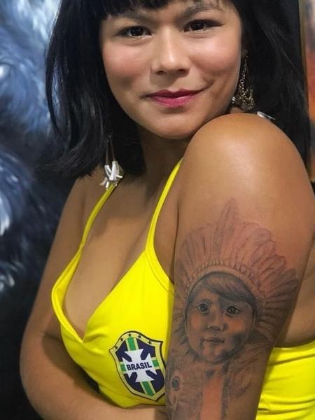 A atriz Eunice Baía, eterna índia Tainá, homenageia o filho em primeira tatuagem - Reprodução/Instagram/eunicebaia