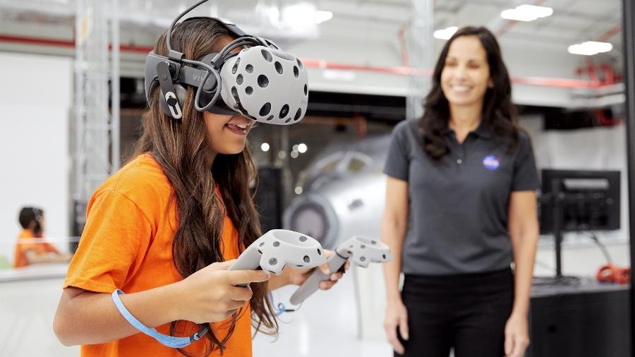 Aparelho de realidade virtual do Kennedy Space Center Visitor Complex faz o turista sentir que está em Marte - Divulgação/Kennedy Space Center