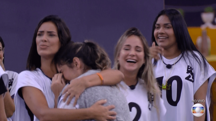 Gizelly chora após brincadeira de Tiago Leifert - Reprodução/TV Globo