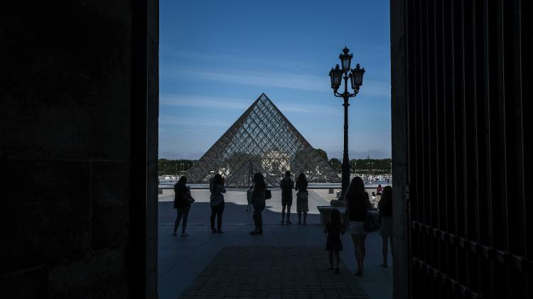 Arredores do Louvre, em foto de julho de 2020 - NurPhoto via Getty Images - NurPhoto via Getty Images