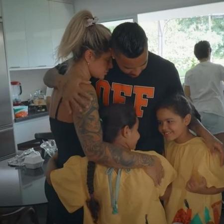 Dani Souza e filhos se despedem de Dentinho - Reprodução YouTube