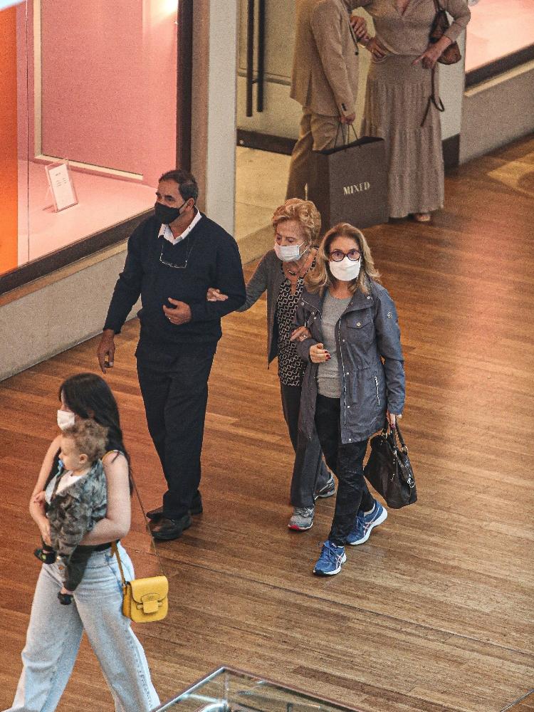 Glória Menezes no shopping Village Mall, Rio de Janeiro - AgNews