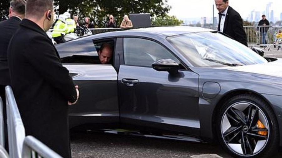 Príncipe William chega em eveto com Audi RS e-tron GT - Reprodução