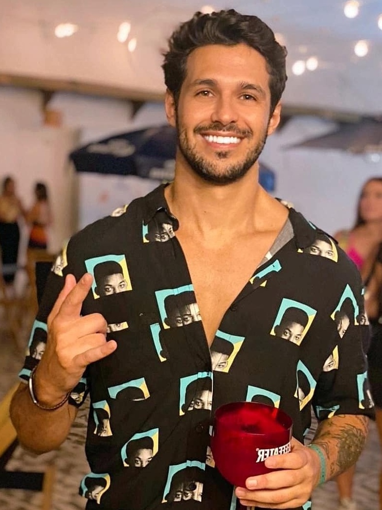 BBB 22: Rodrigo banca o her&oacute;i de Hariany Almeida em aeroporto