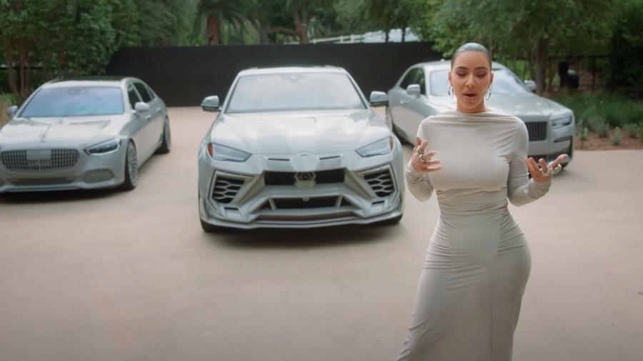Kim Kardashian exibe coleção de carros - Reprodução