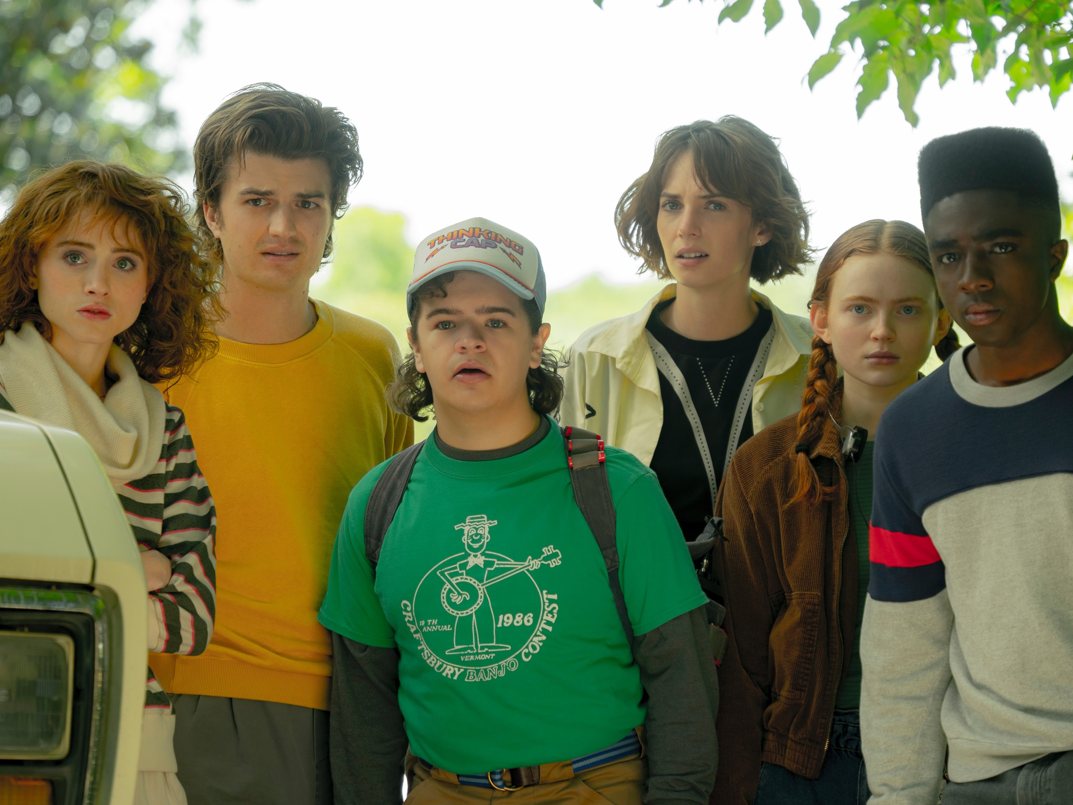 Elenco de Stranger Things reage a brinquedos brasileiros 