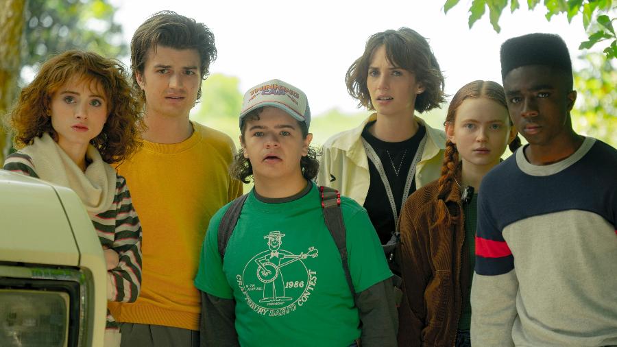 Além de 'Stranger Things': estrelas da série surfam na música