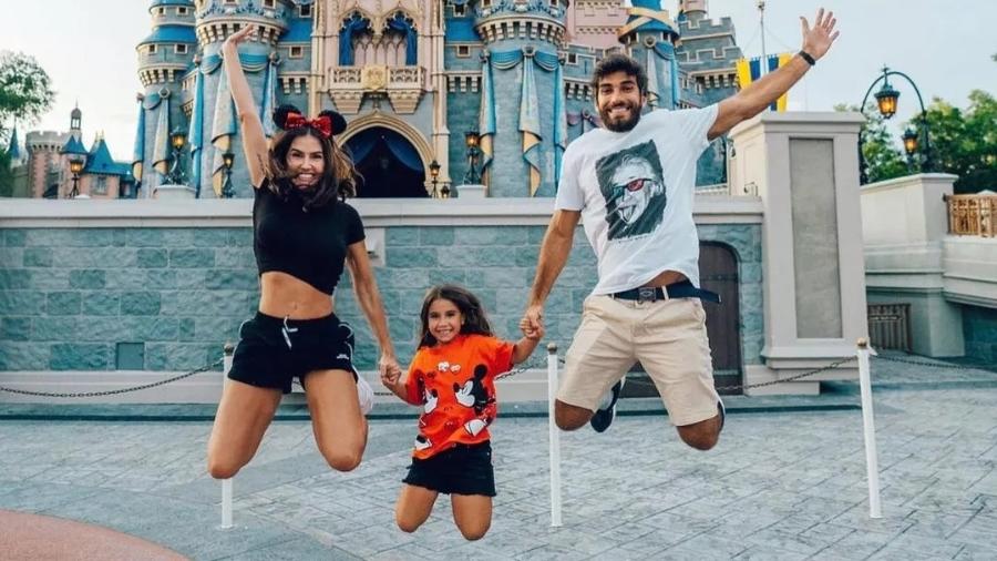 Deborah Secco com a família na Disney - Reprodução/Instagram